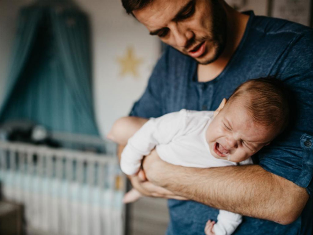 مراقب باشید، بی خوابی کودک شما نشانه ای از مشکلات سلامتی را نشان می دهد!