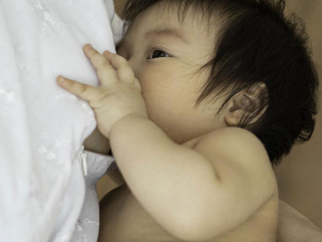 چه زمانی شیر مادر مضر است؟